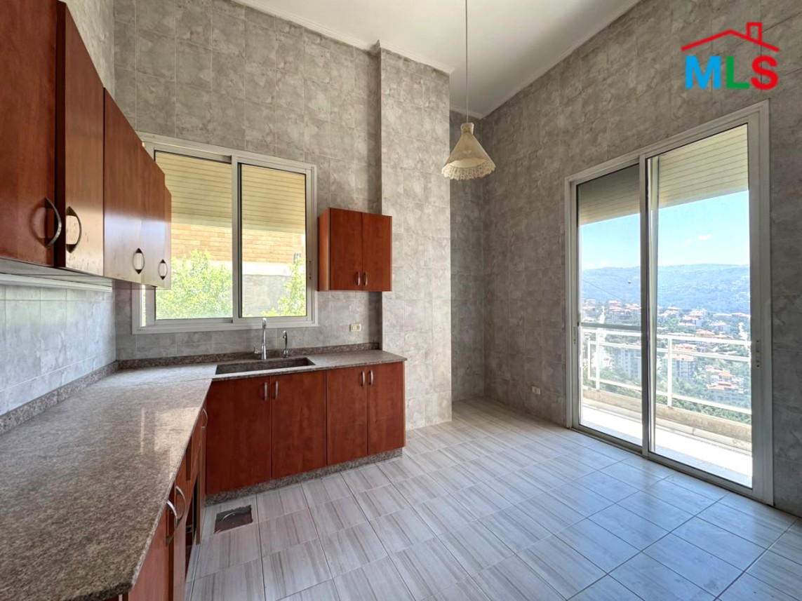 Apartment in a Prime Location Unlockable Mountain View For Sale in Beit Meri