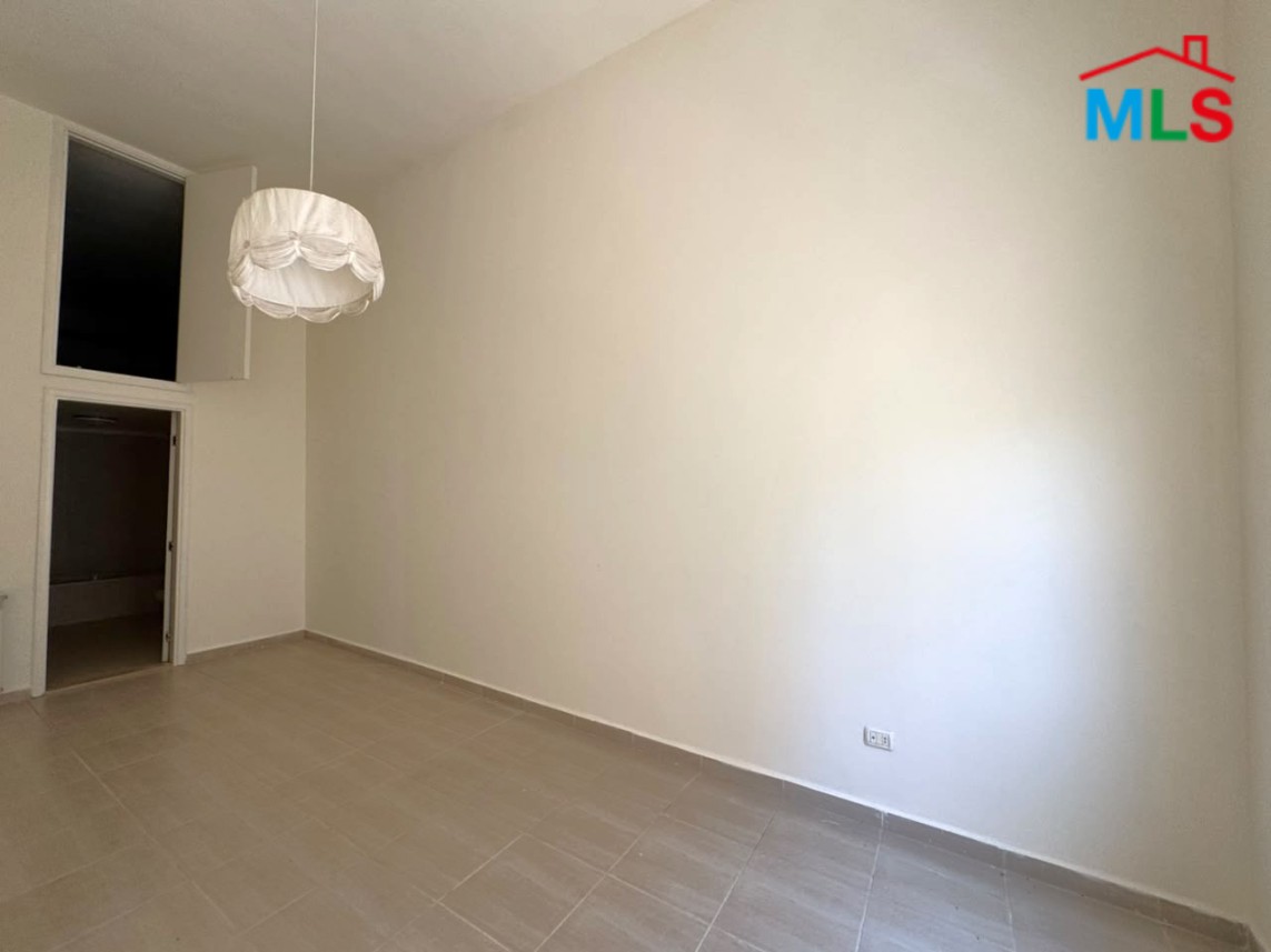 Apartment in a Prime Location Unlockable Mountain View For Sale in Beit Meri