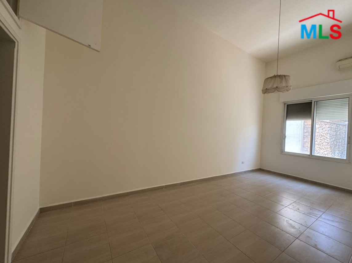 Apartment in a Prime Location Unlockable Mountain View For Sale in Beit Meri
