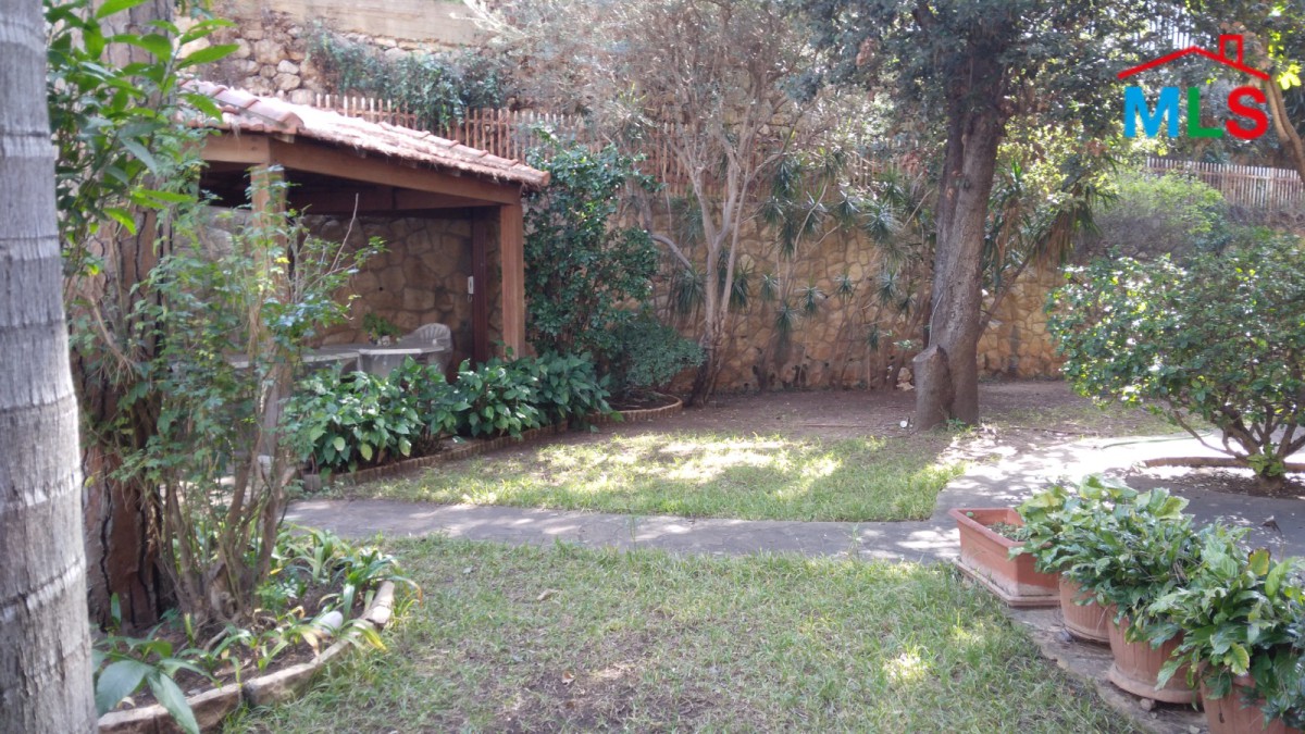 Beautiful Villa with Garden and Sea City Views For Sale in Naccache
