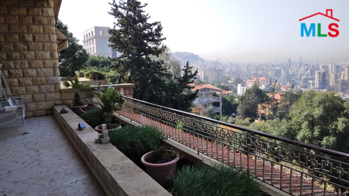 Beautiful Villa with Garden and Sea City Views For Sale in Naccache
