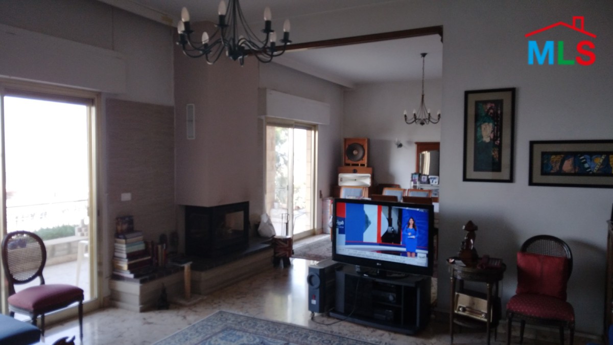 Beautiful Villa with Garden and Sea City Views For Sale in Naccache