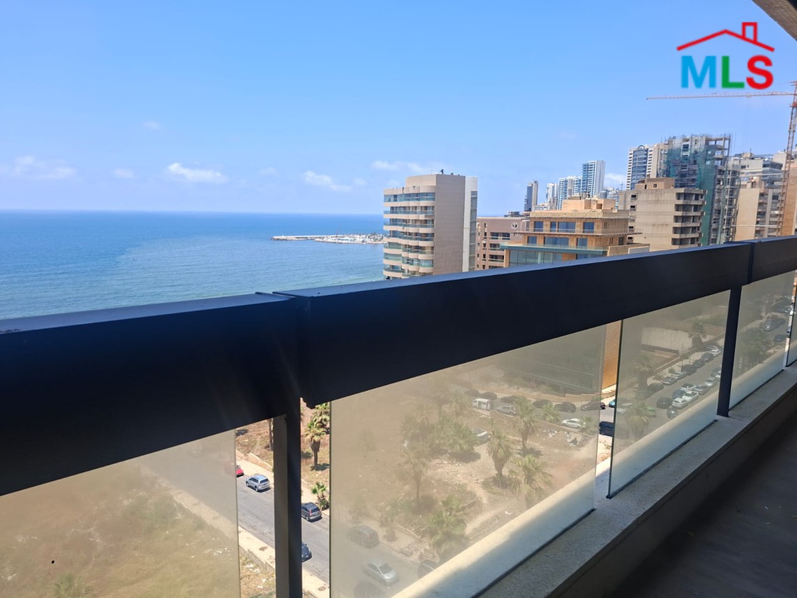 High-End Apartment with Panoramic Sea View For Sale in Ramlet Al Bayda
