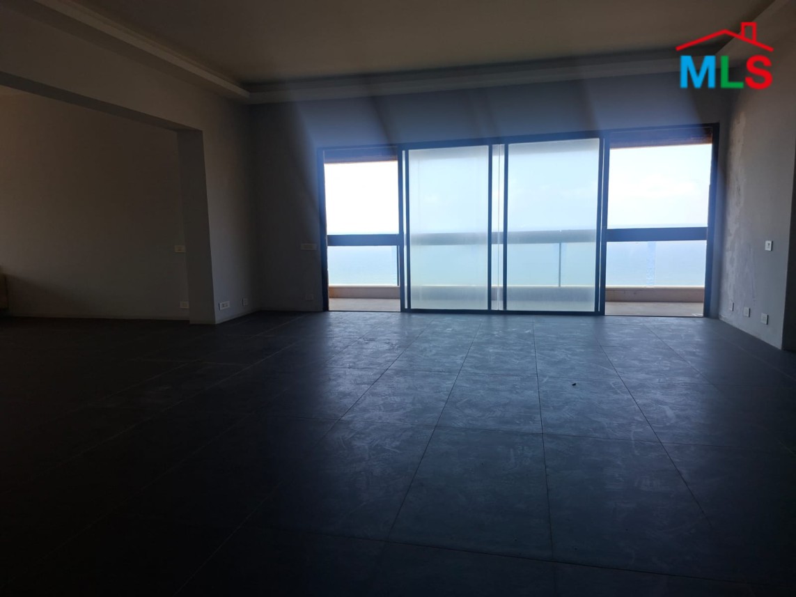 High-End Apartment with Panoramic Sea View For Sale in Ramlet Al Bayda
