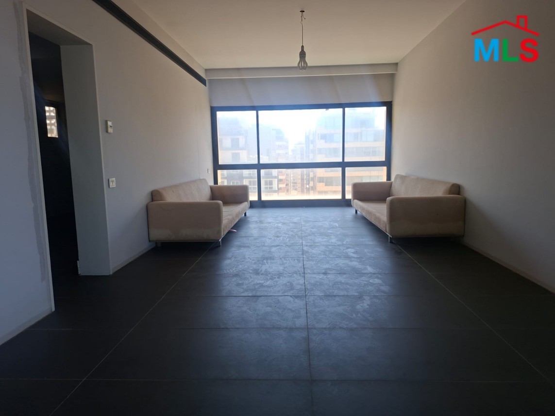 High-End Apartment with Panoramic Sea View For Sale in Ramlet Al Bayda