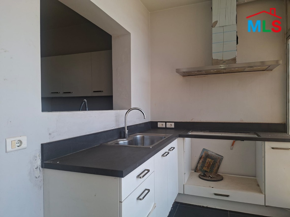 High-End Apartment with Panoramic Sea View For Sale in Ramlet Al Bayda