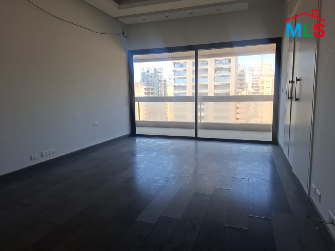High-End Apartment with Panoramic Sea View For Sale in Ramlet Al Bayda