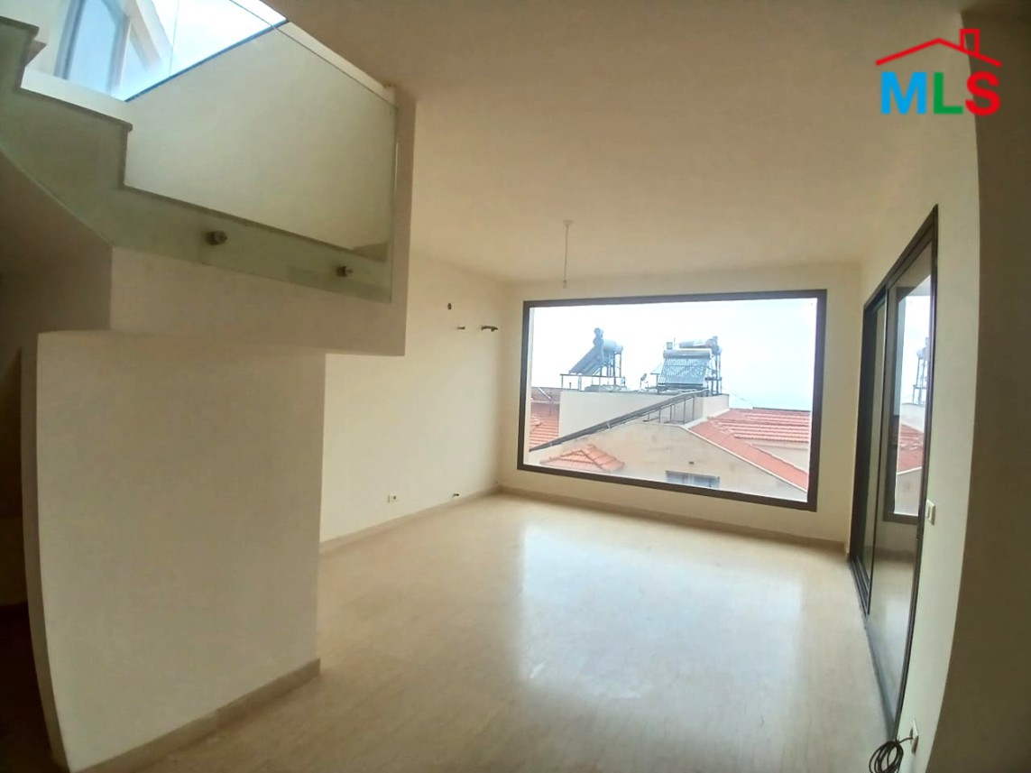 Duplex With a Nice View For Sale in Mazraat Yachouh