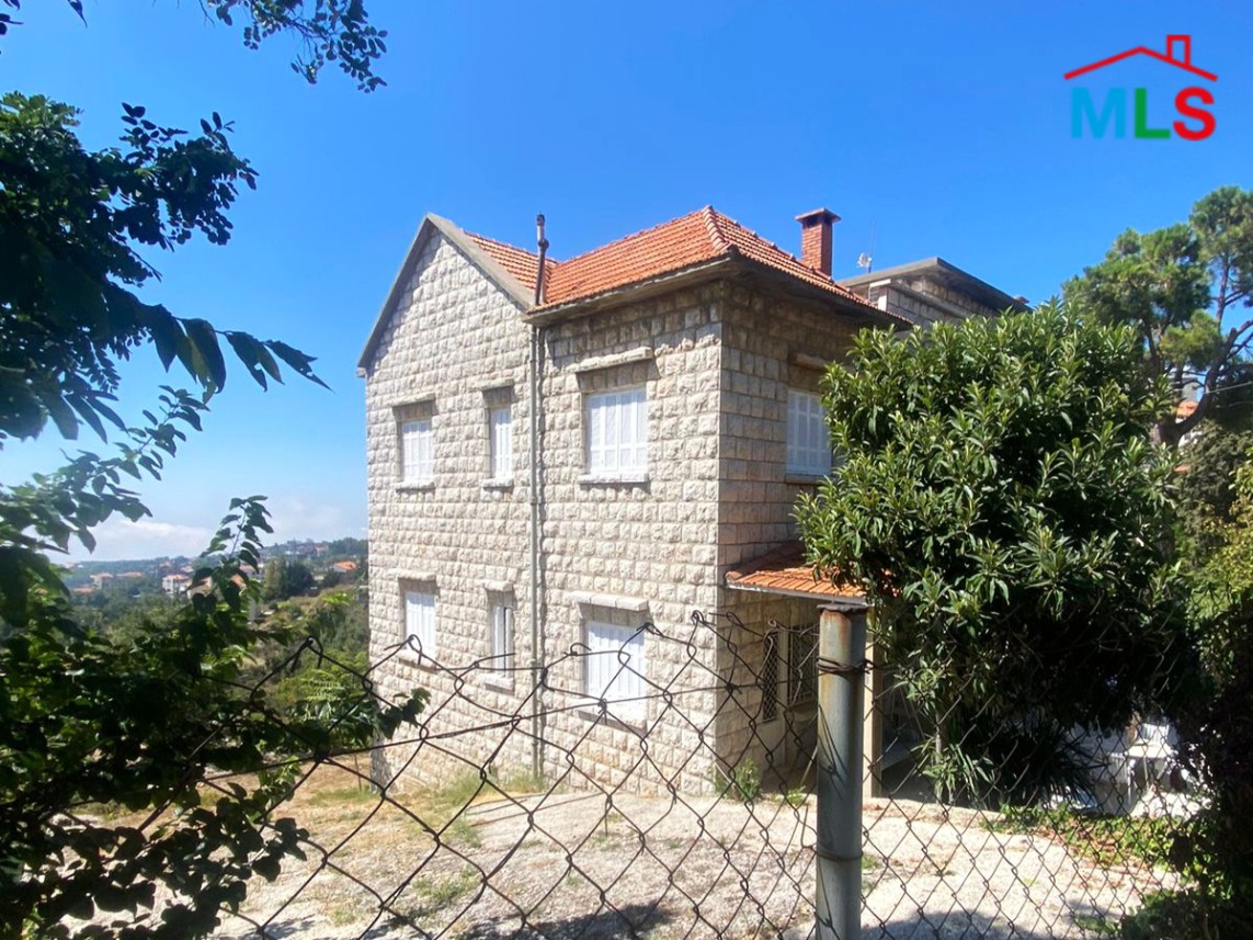 Traditional House With Spacious Garden For Sale in Klayaat