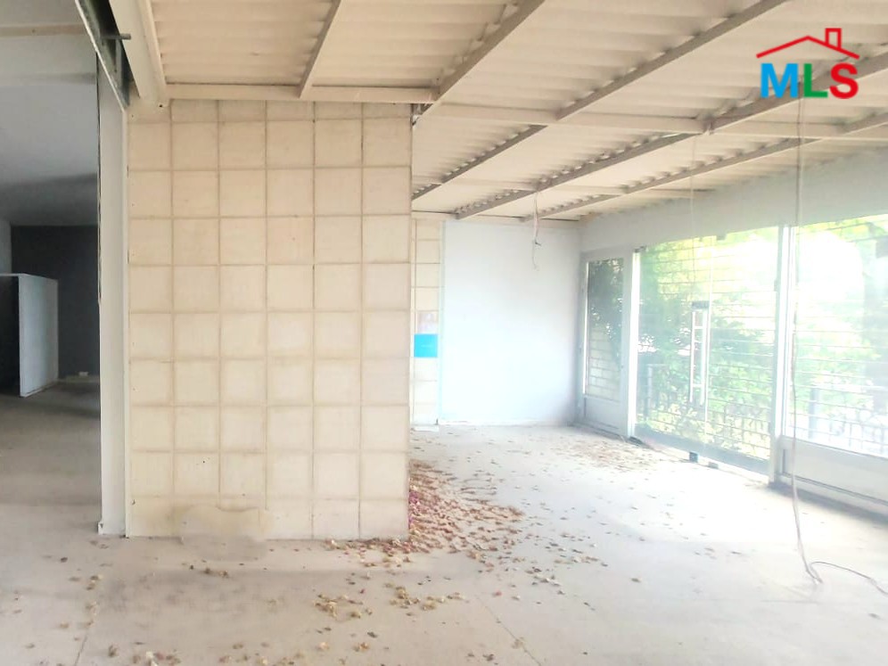 Exclusive!! 500 SQM Showroom For Sale in Sahel Alma