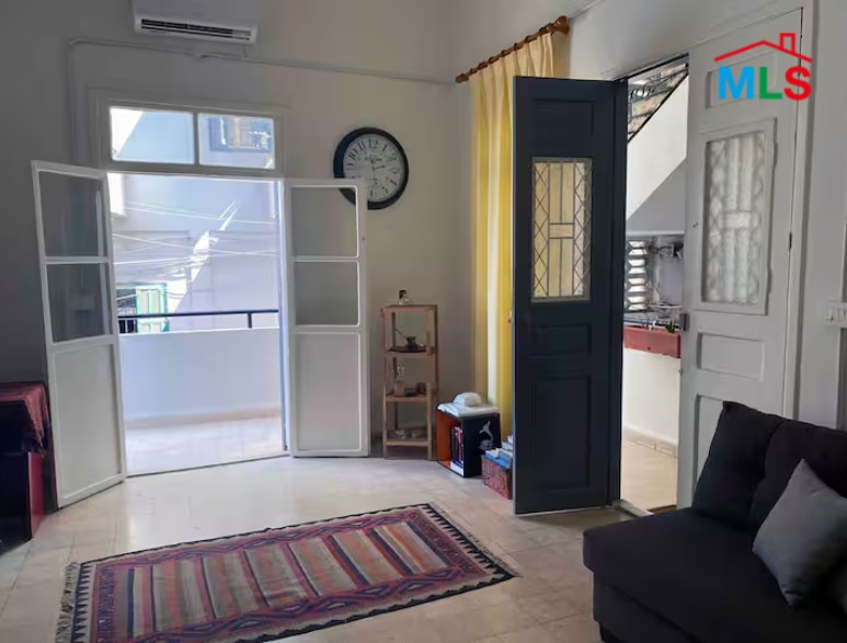 Nice 2-Bedroom Apartment For Sale in Achrafieh, Geitawi