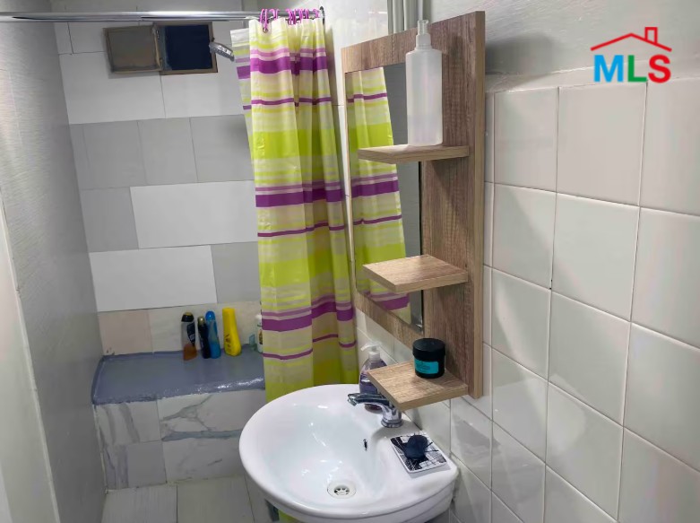 Nice 2-Bedroom Apartment For Sale in Achrafieh, Geitawi