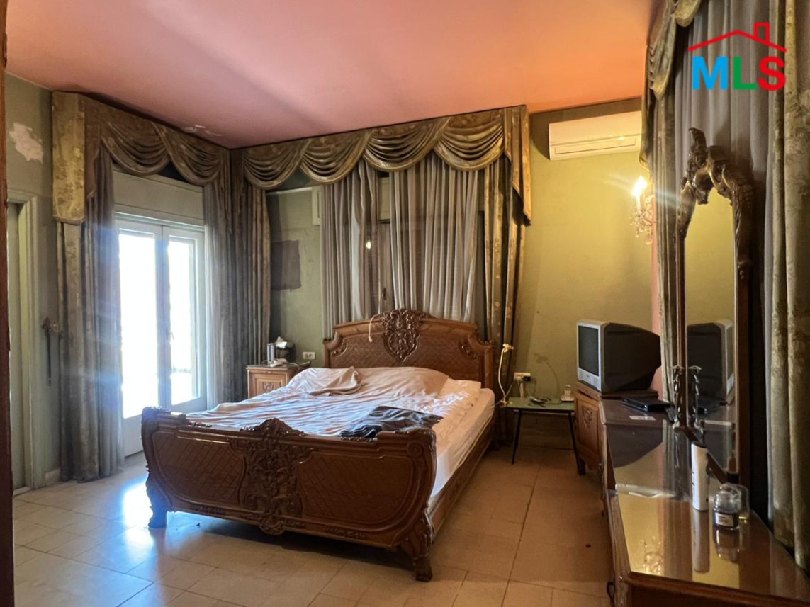 4-Bedroom Apartment with Terrace For Sale in Achrafieh, Abed El Wahab