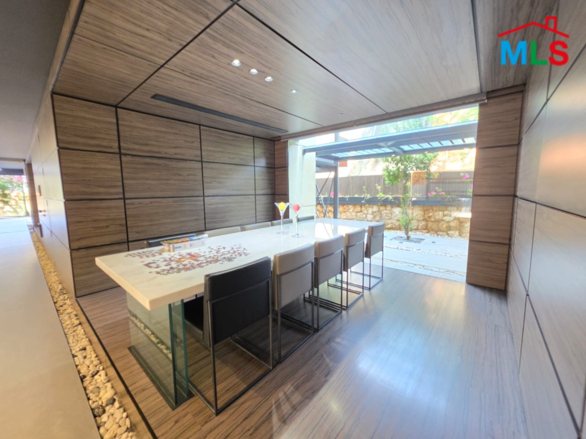Luxury Living! Apartment with Garden & Terrace For Sale in Montverde