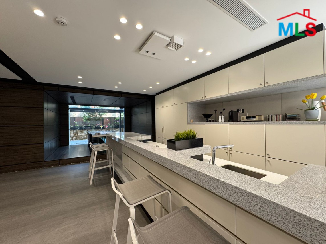 Luxury Living! Apartment with Garden & Terrace For Sale in Montverde