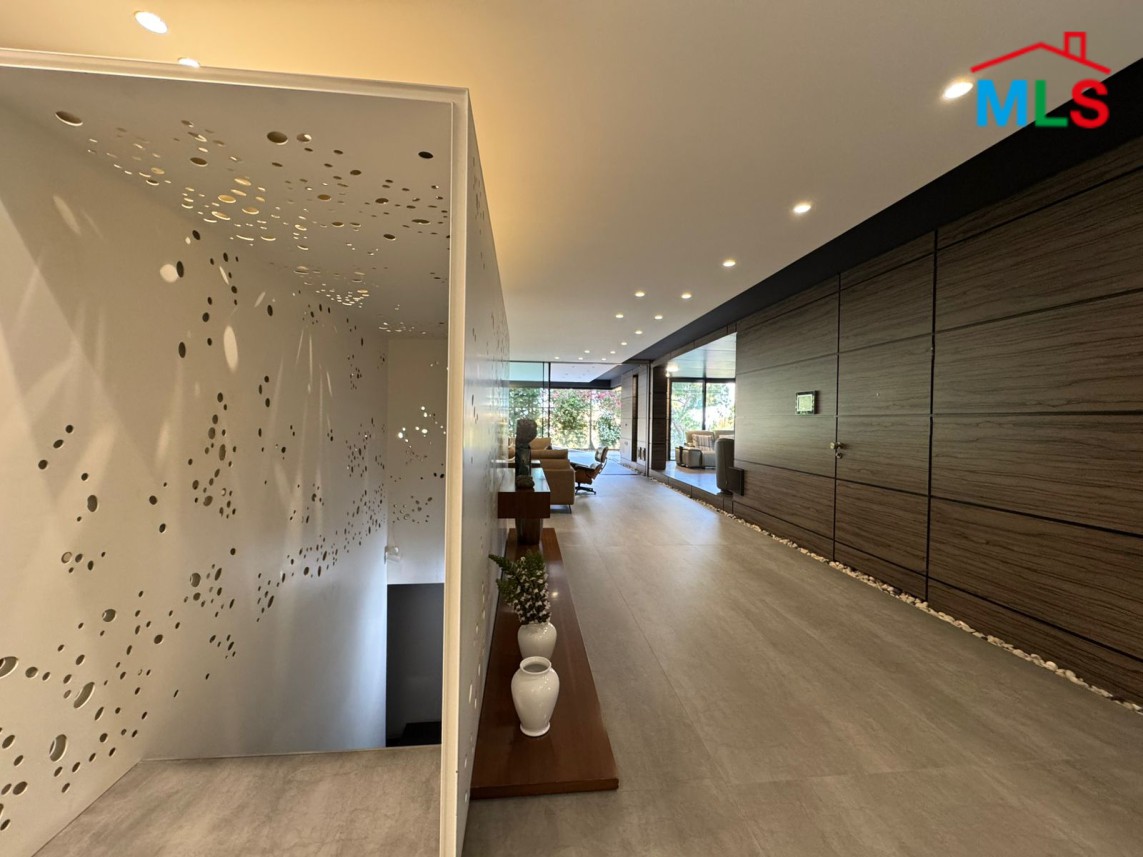 Luxury Living! Apartment with Garden & Terrace For Sale in Montverde