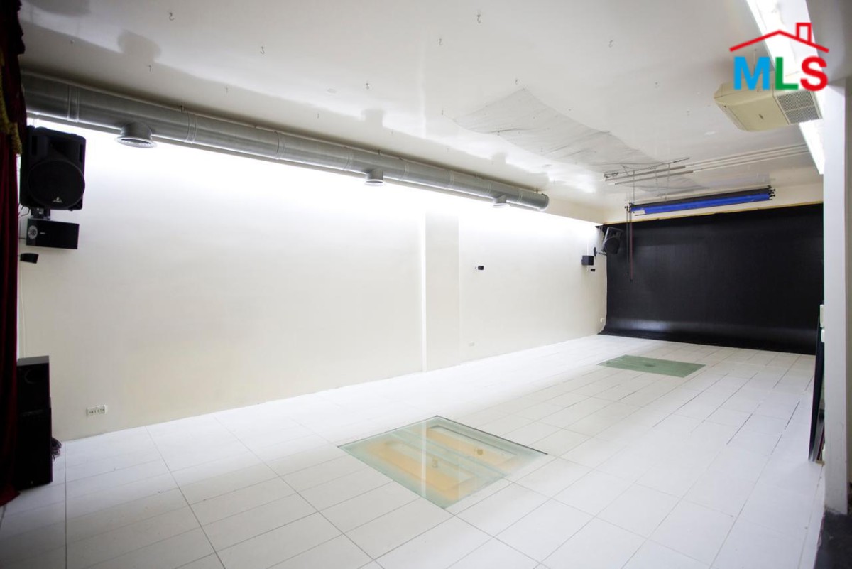 Commercial Space For Sale in Great Location in Horch Tabet