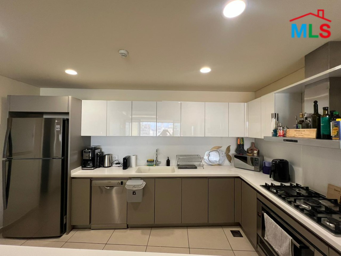 Modern 2-Bedroom Apartment For Sale in Achrafieh, Monot