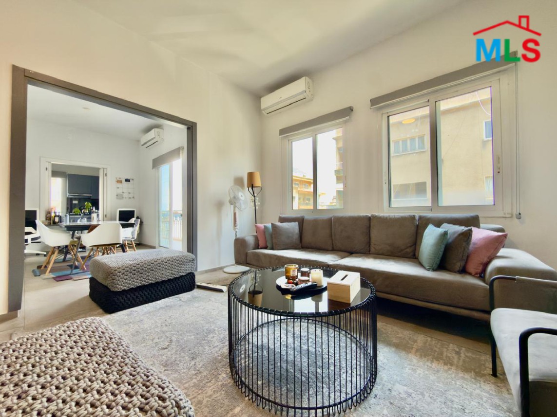 Charming & Furnished Apartment For Sale in Achrafieh, Saydeh