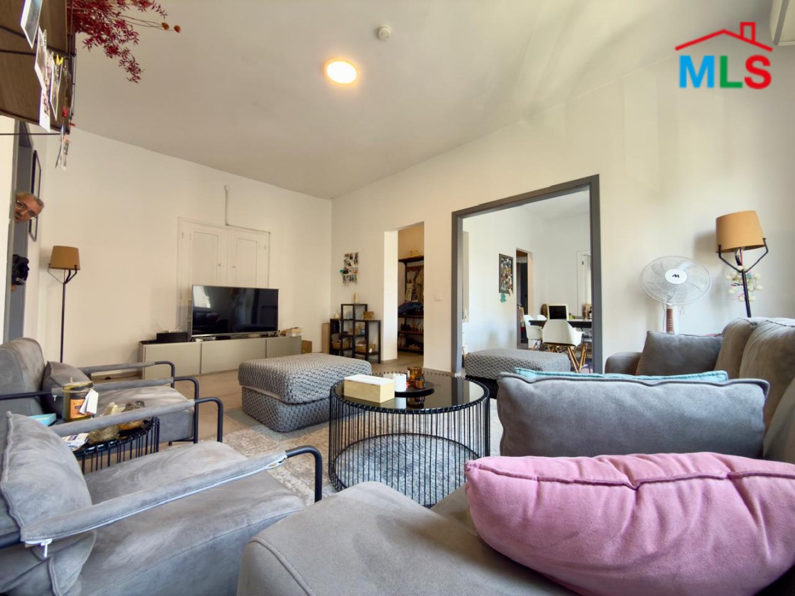Charming & Furnished Apartment For Sale in Achrafieh, Saydeh