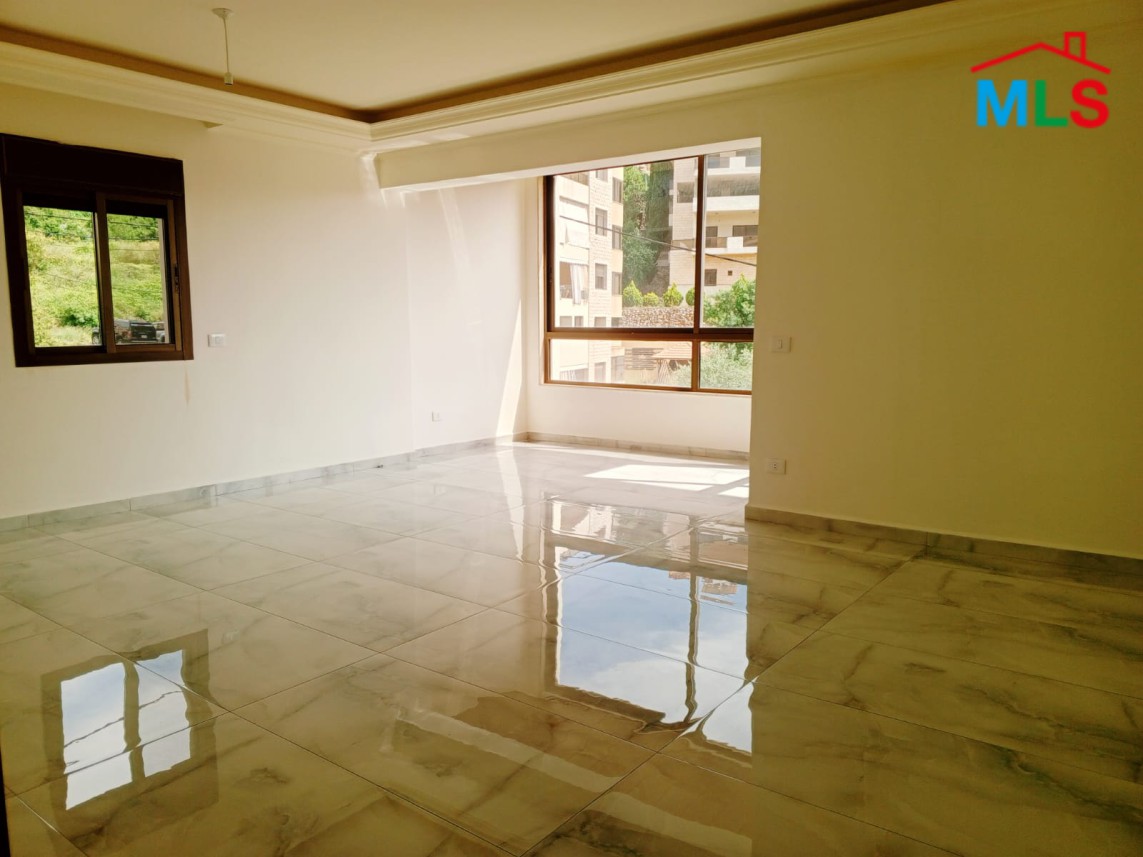 2 Bedrooms Apartment For Sale in Hboub, Jbeil