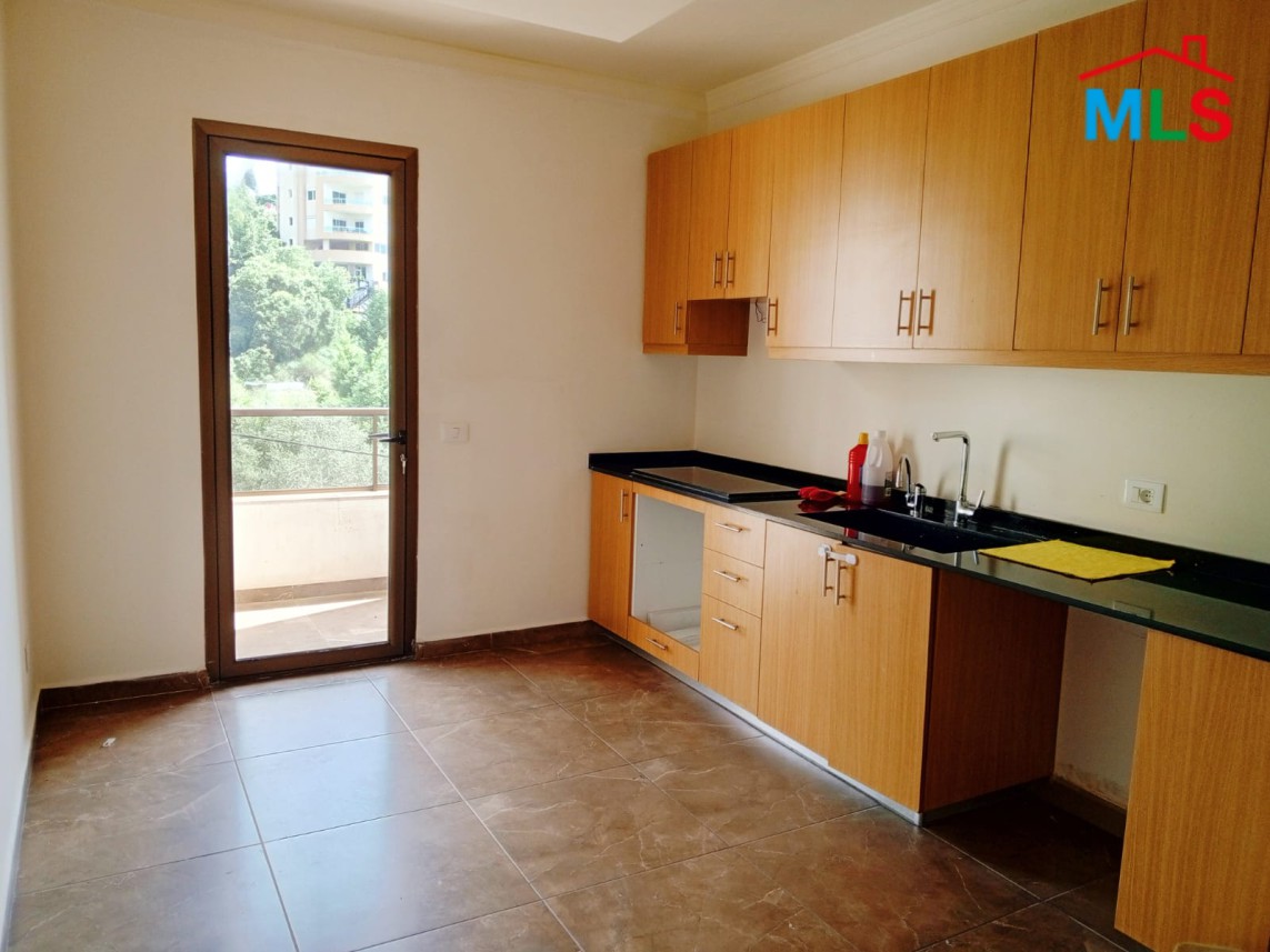 2 Bedrooms Apartment For Sale in Hboub, Jbeil