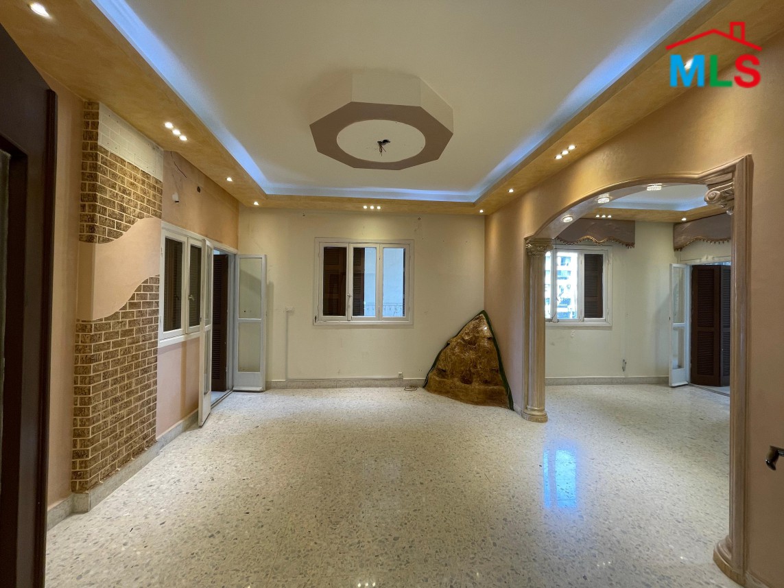 170 SQM Decorated Apartment For Sale In Mazraa, Beirut