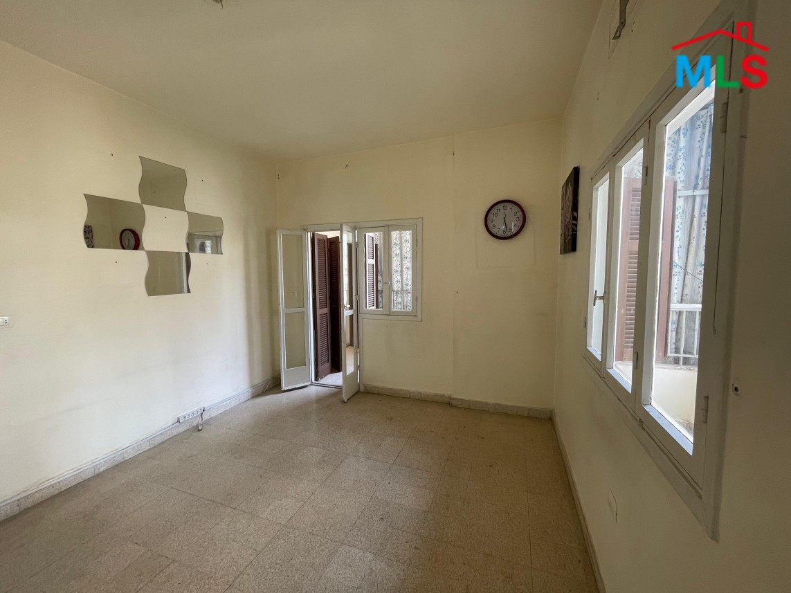 170 SQM Decorated Apartment For Sale In Mazraa, Beirut