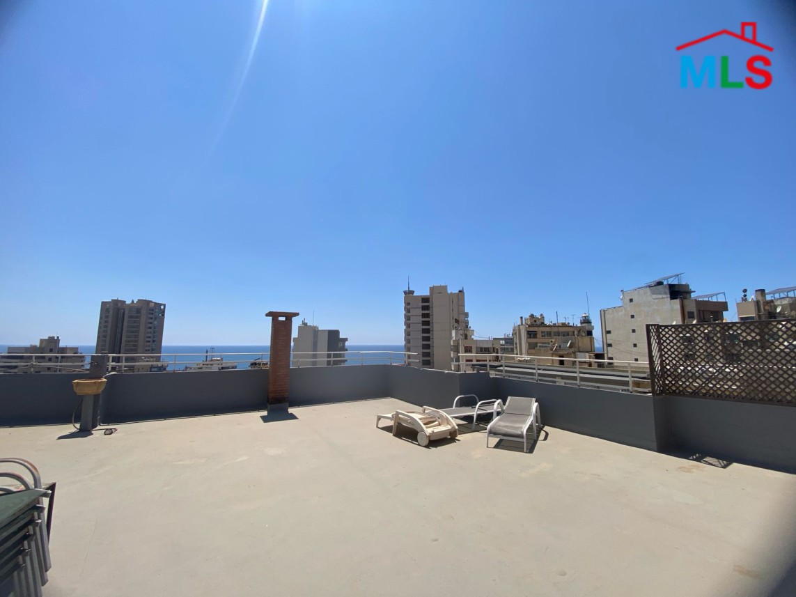 Penthouse with Sea View For Sale in Manara, Ras Beirut