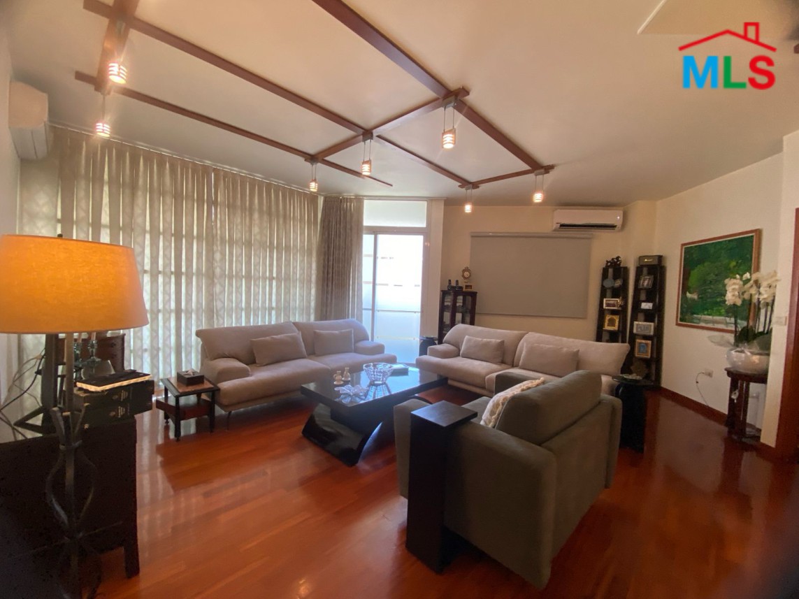 Penthouse with Sea View For Sale in Manara, Ras Beirut
