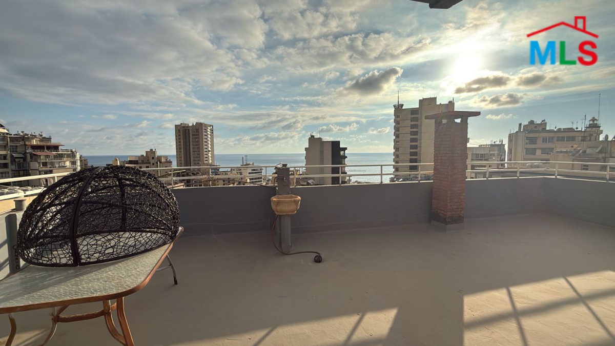 Penthouse with Sea View For Sale in Manara, Ras Beirut