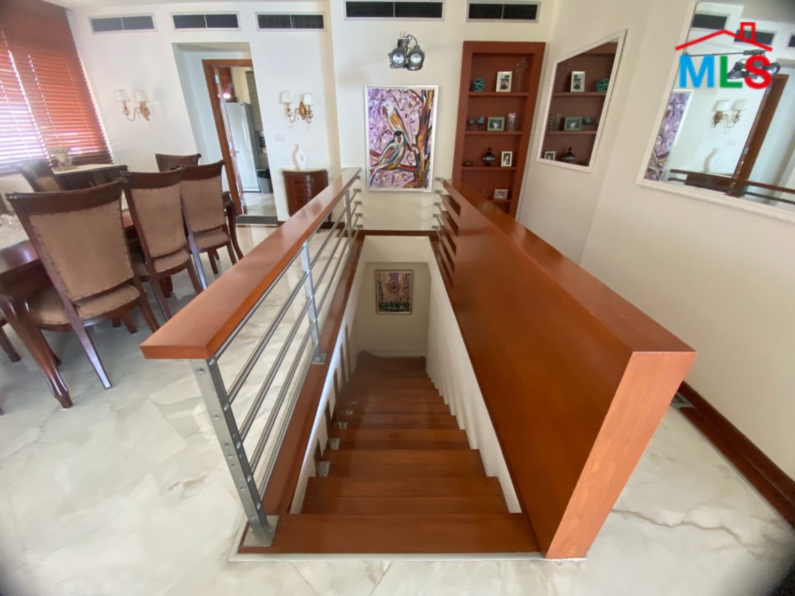 Penthouse with Sea View For Sale in Manara, Ras Beirut