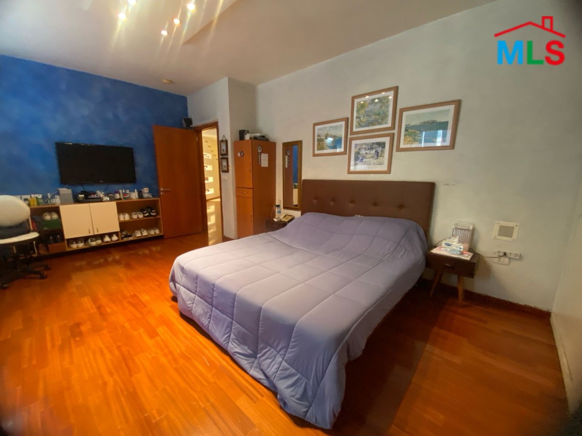 Penthouse with Sea View For Sale in Manara, Ras Beirut