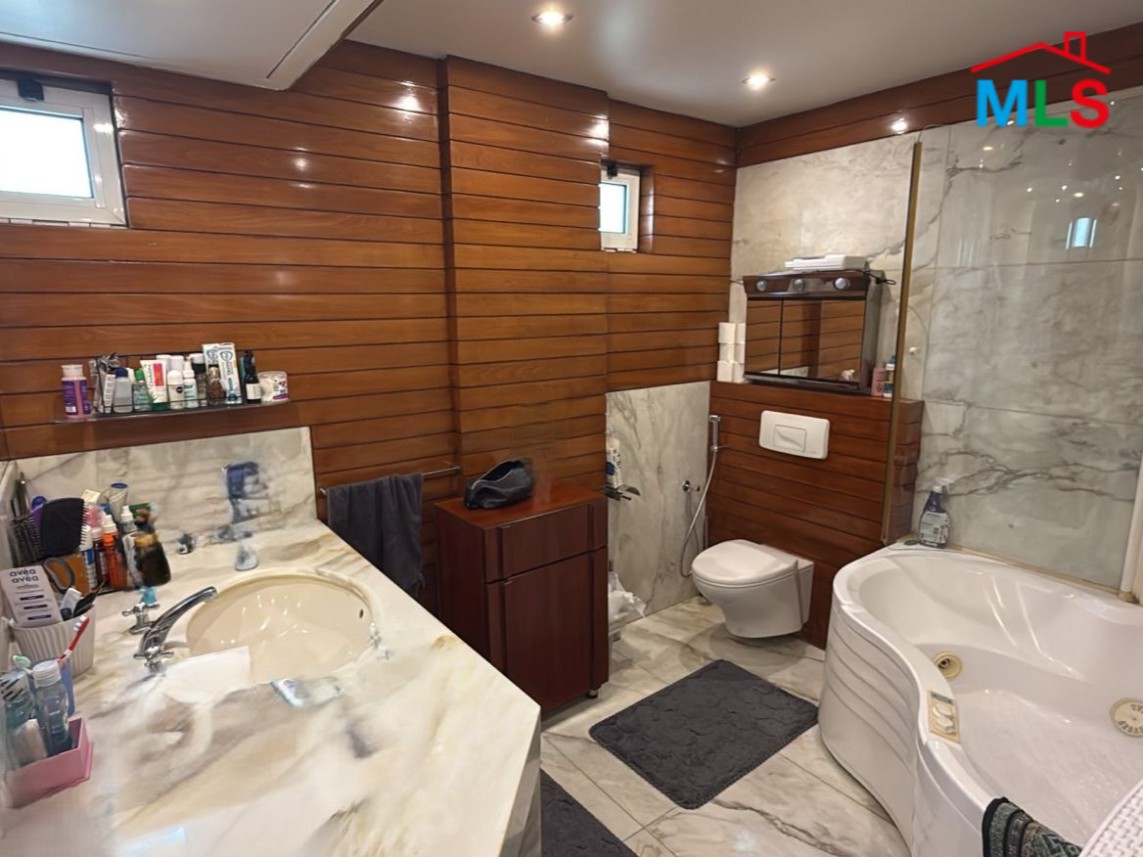 Penthouse with Sea View For Sale in Manara, Ras Beirut