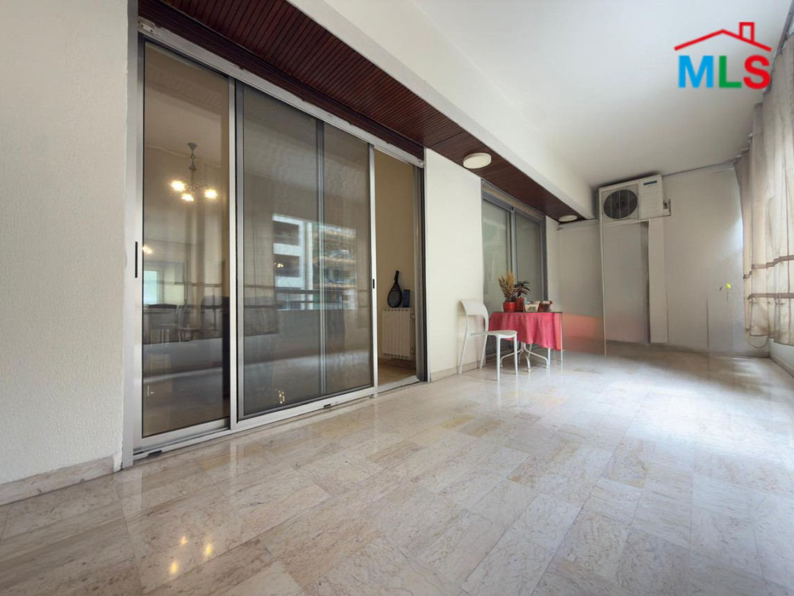 3-Bedrooms Apartment For Sale in Achrafieh, Near Hotel Alexandre