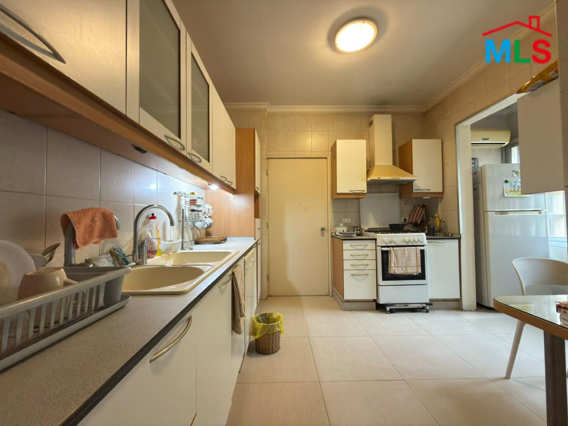3-Bedrooms Apartment For Sale in Achrafieh, Near Hotel Alexandre