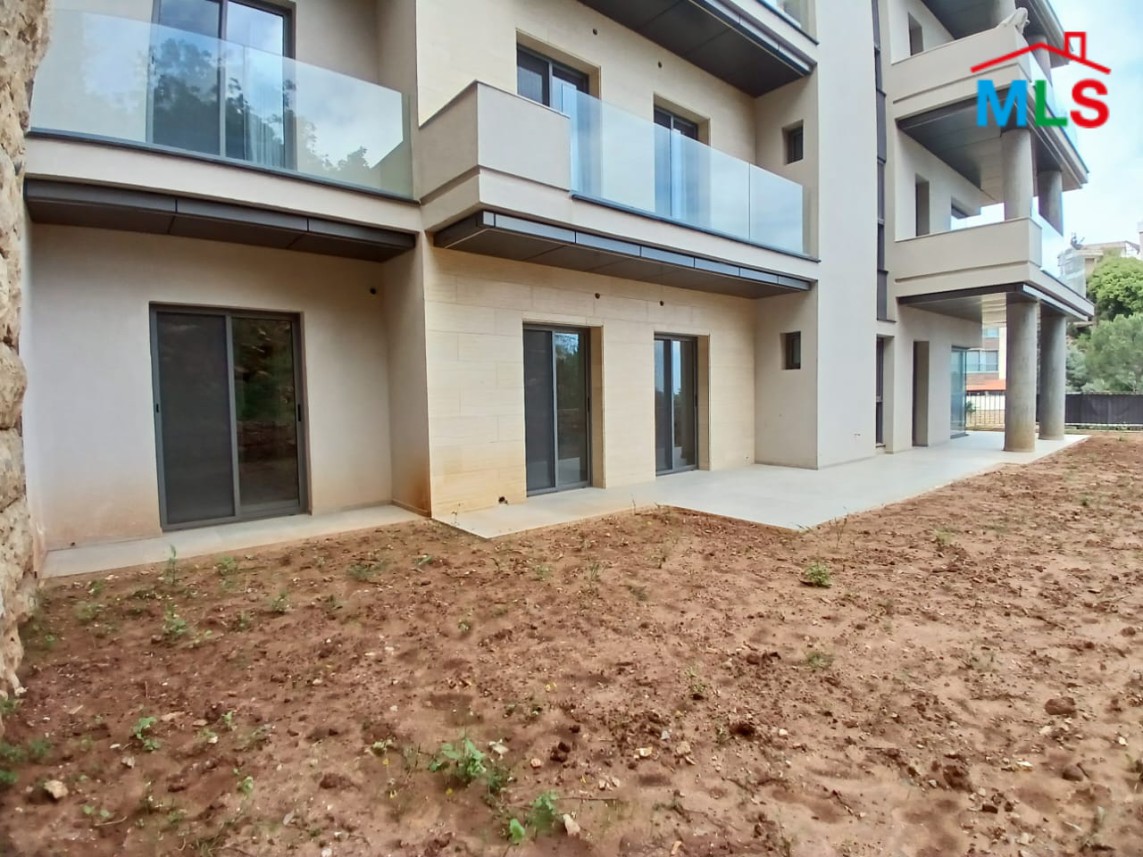 High-End Apartment with Sea and Mountain View For Sale in Roumie