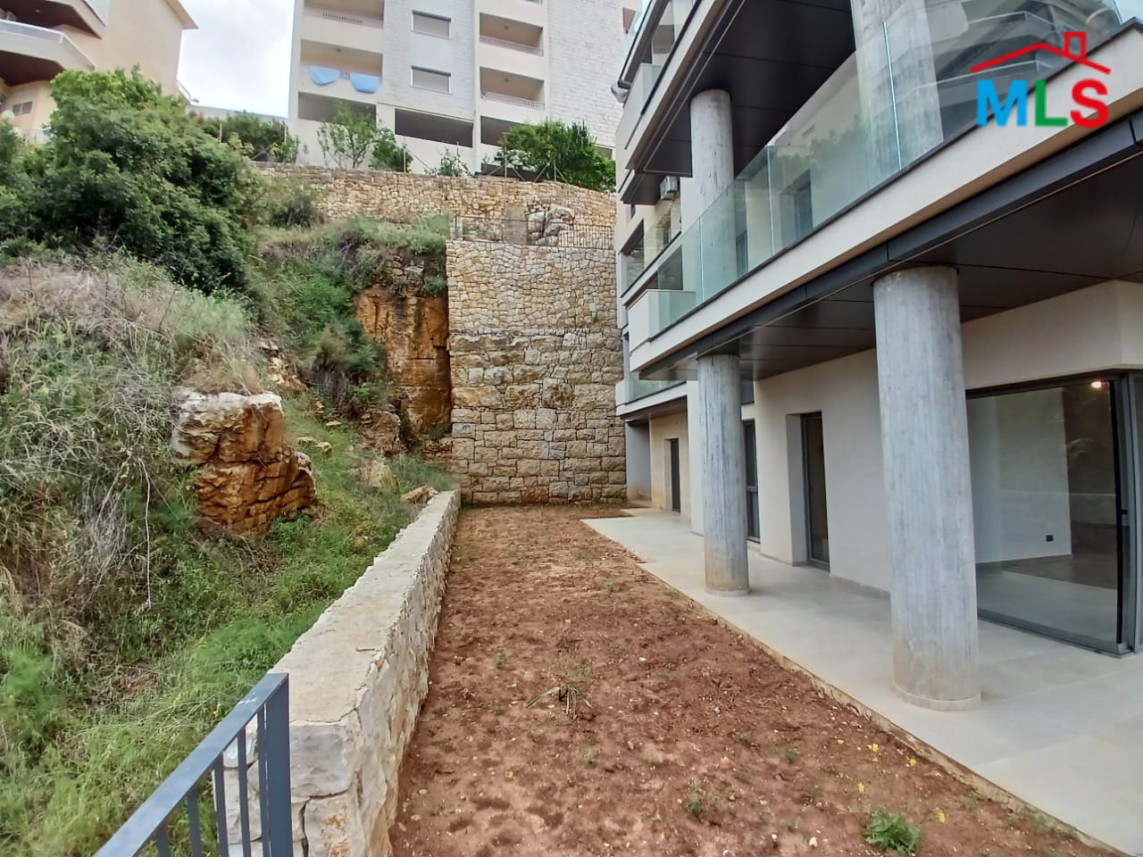 High-End Apartment with Sea and Mountain View For Sale in Roumie