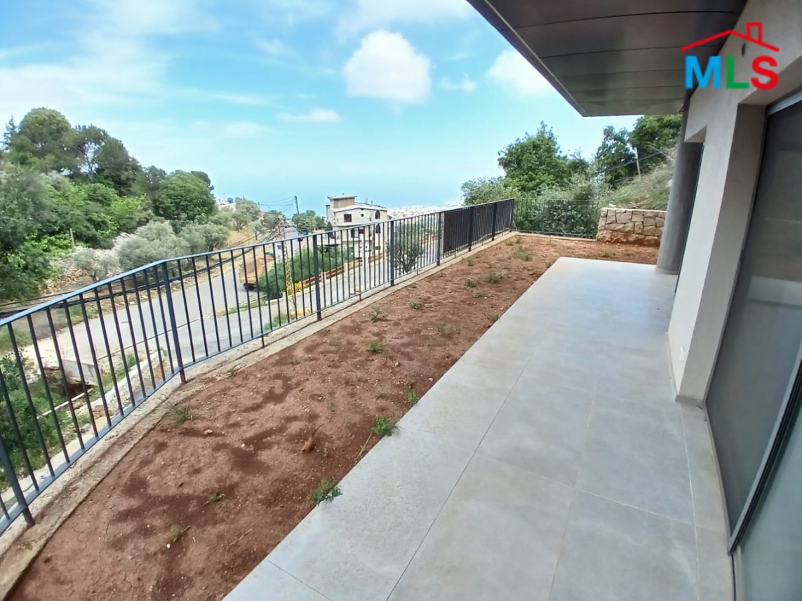 High-End Apartment with Sea and Mountain View For Sale in Roumie