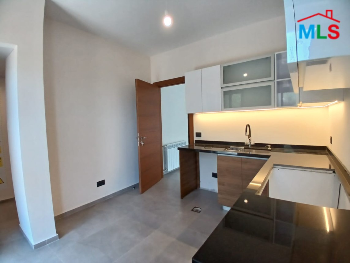 High-End Apartment with Sea and Mountain View For Sale in Roumie