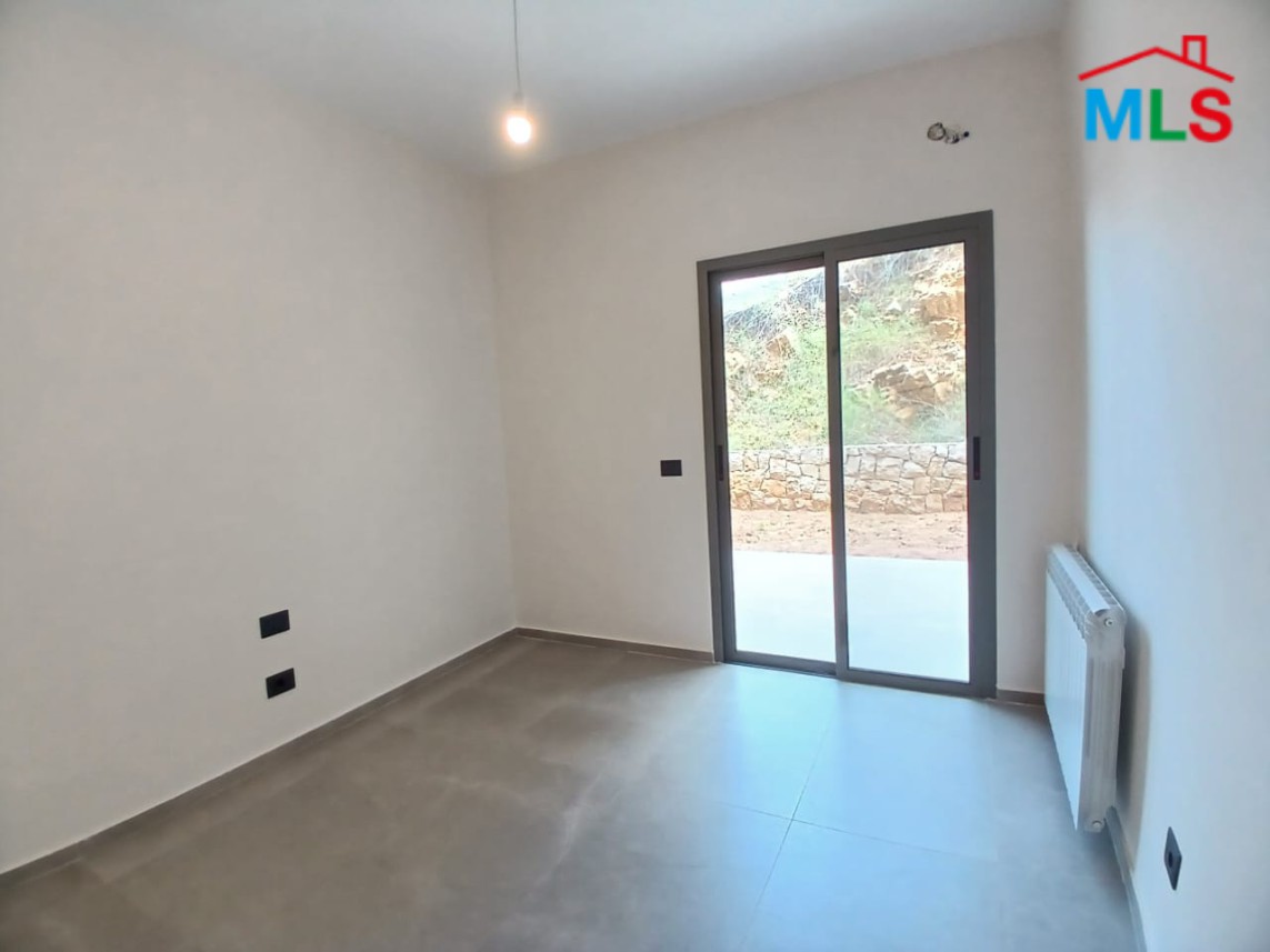High-End Apartment with Sea and Mountain View For Sale in Roumie