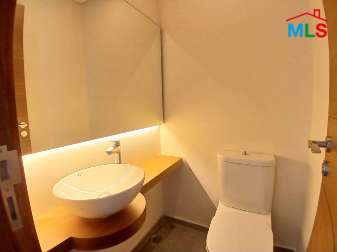 High-End Apartment with Sea and Mountain View For Sale in Roumie