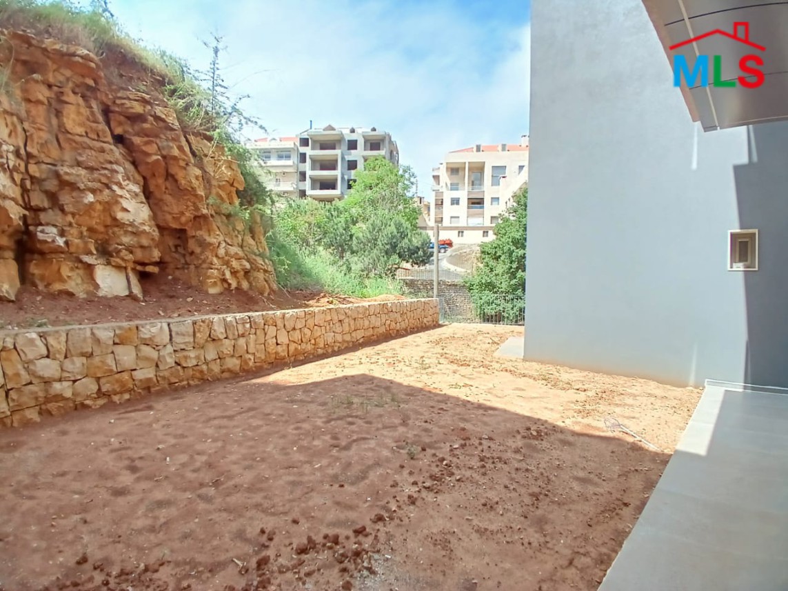 High-End Apartment with Sea and Mountain View For Sale in Roumie