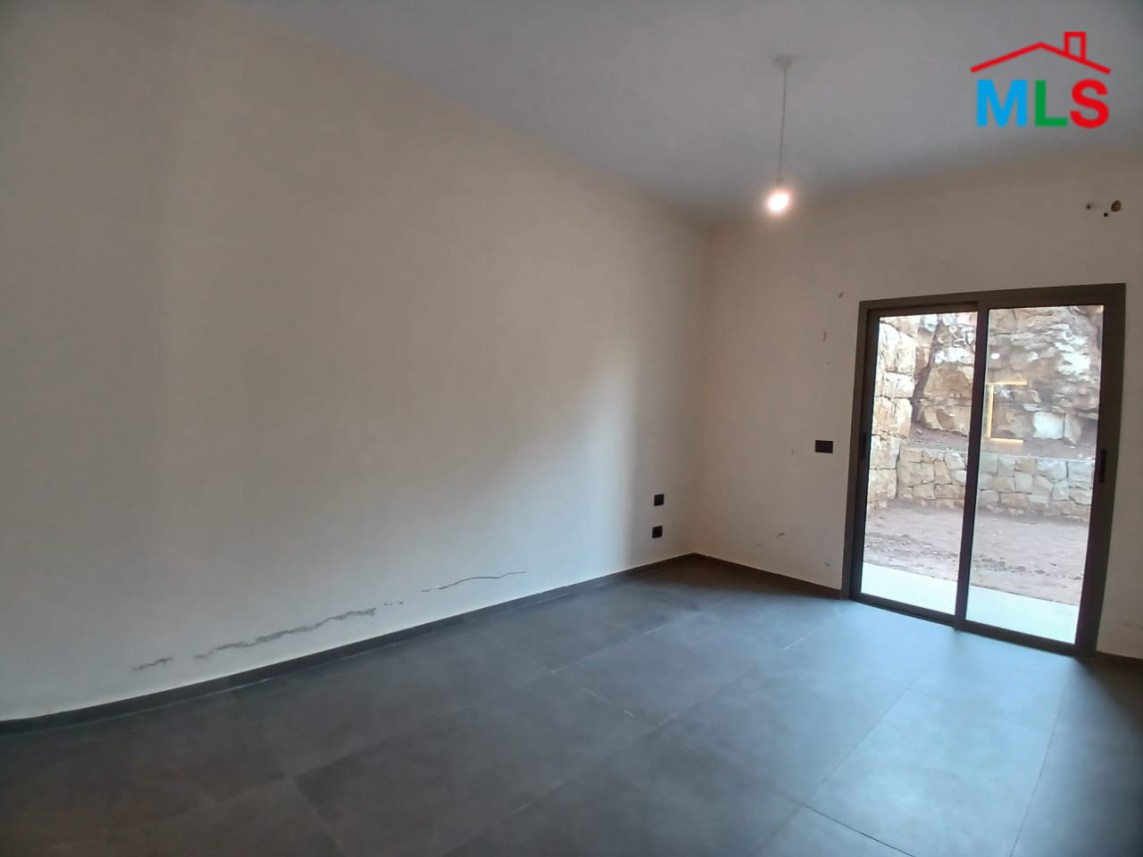 High-End Apartment with Sea and Mountain View For Sale in Roumie