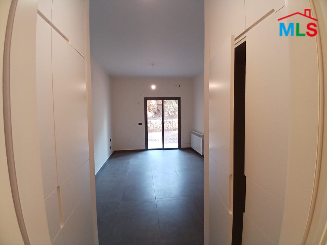 High-End Apartment with Sea and Mountain View For Sale in Roumie