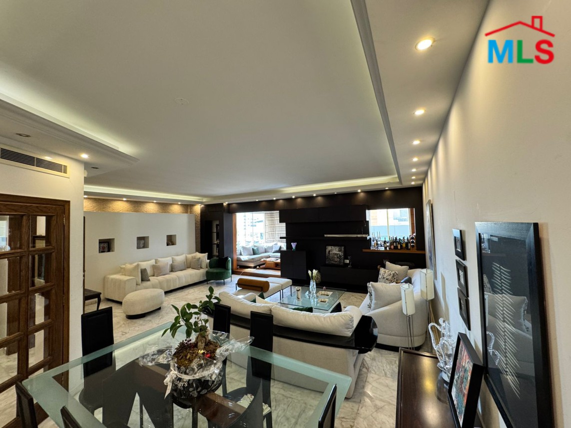 Spacious Apartment with Sea View For Sale in Caracas, Ras Beirut