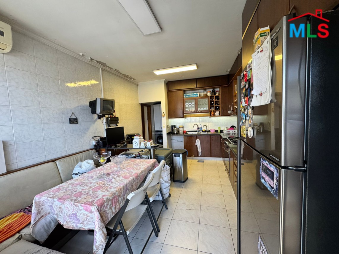 Spacious Apartment with Sea View For Sale in Caracas, Ras Beirut