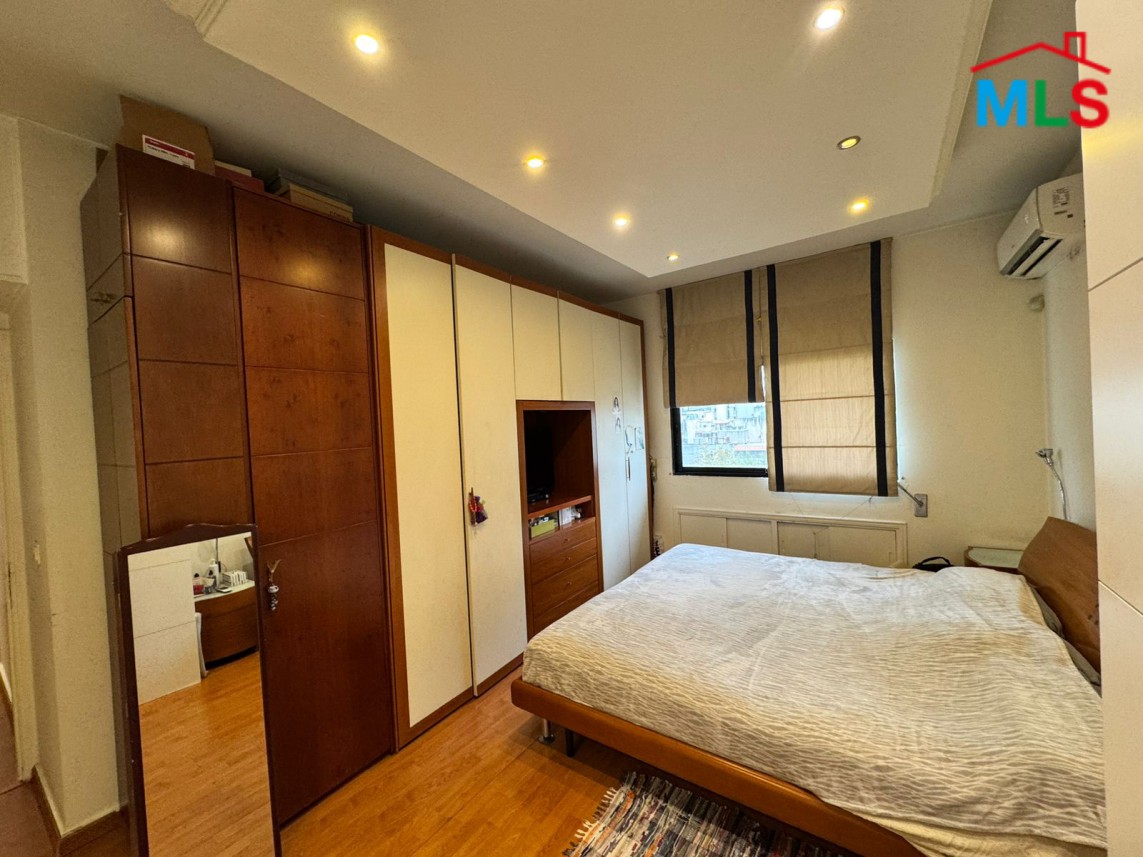 Spacious Apartment with Sea View For Sale in Caracas, Ras Beirut