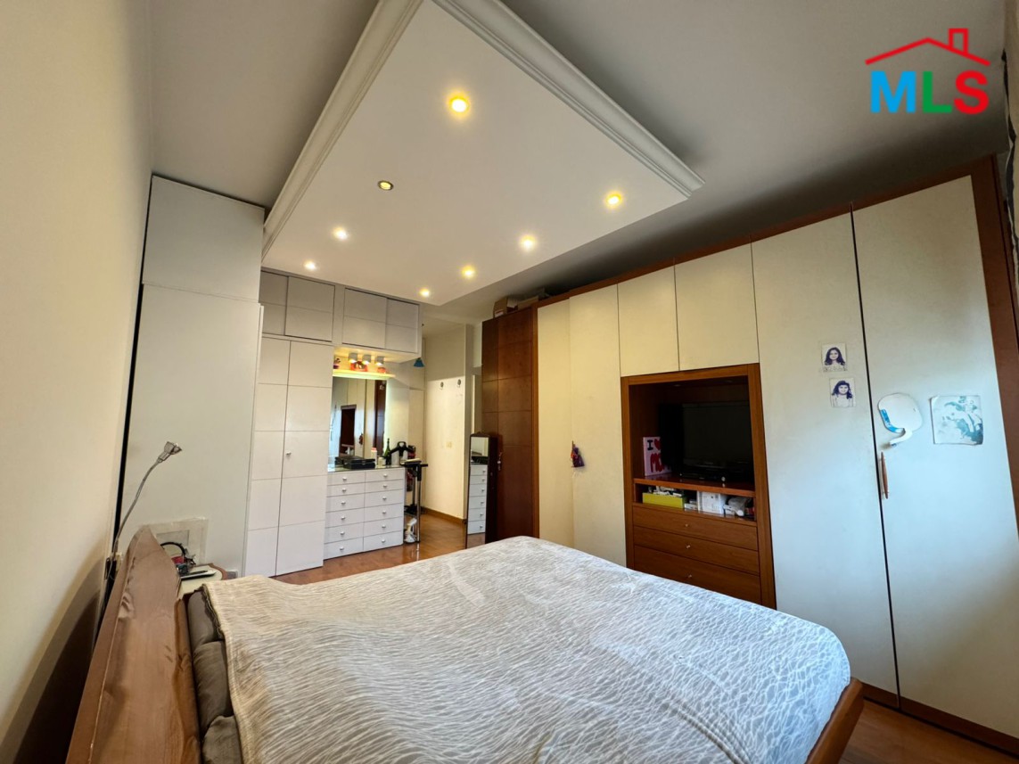Spacious Apartment with Sea View For Sale in Caracas, Ras Beirut