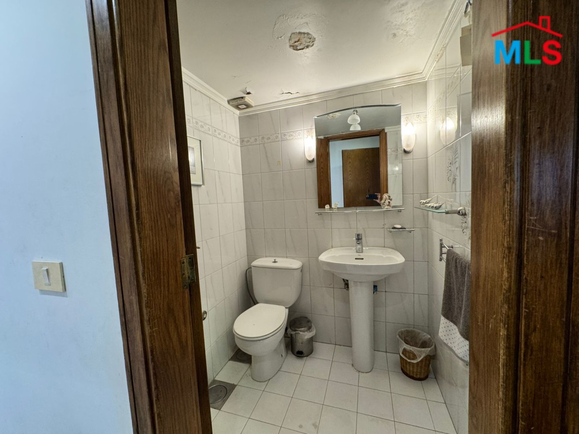 Spacious Apartment with Sea View For Sale in Caracas, Ras Beirut